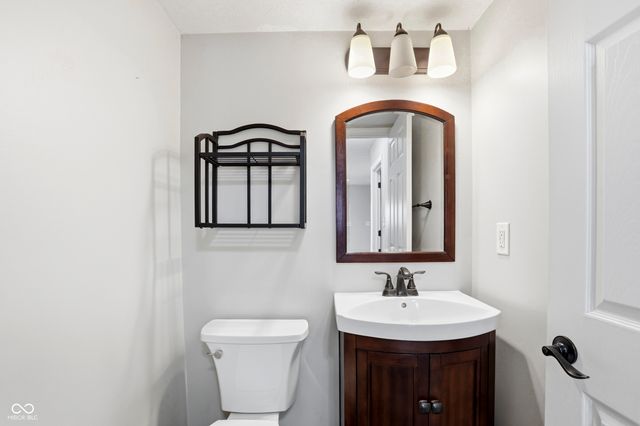 8716 N Springview Drive, Mccordsville, IN 46055
