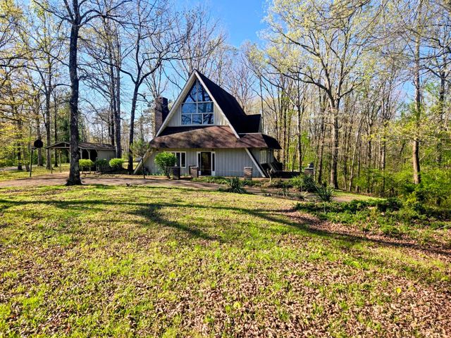 820 Hurricane Hill Dr, Waynesboro, TN 38485