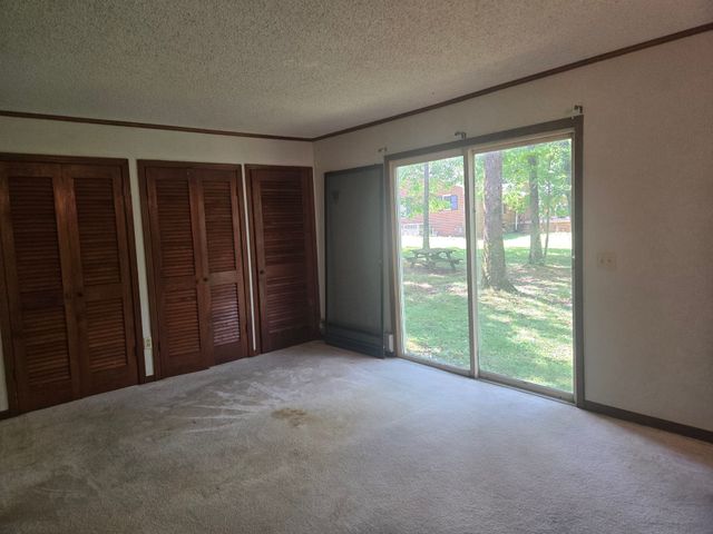 820 Hurricane Hill Dr, Waynesboro, TN 38485