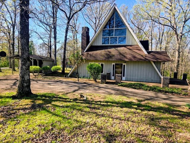 820 Hurricane Hill Dr, Waynesboro, TN 38485