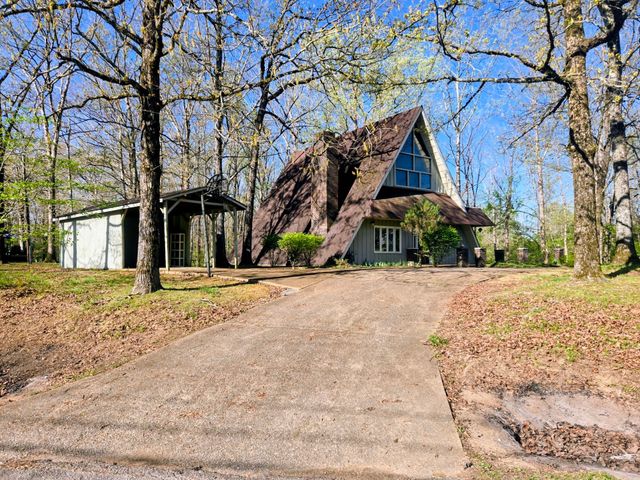 820 Hurricane Hill Dr, Waynesboro, TN 38485