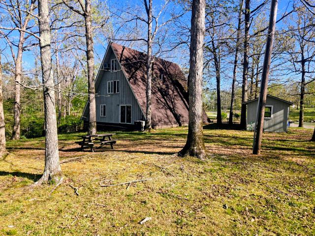 820 Hurricane Hill Dr, Waynesboro, TN 38485