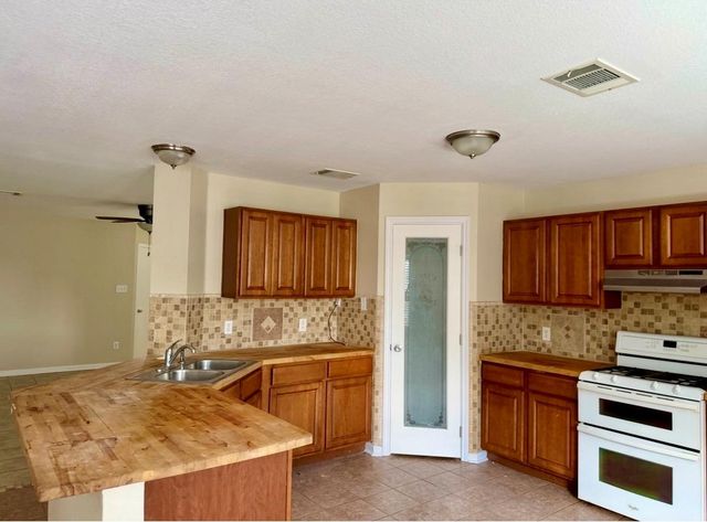 1148 Amberwood LOOP, Kyle, TX 78640