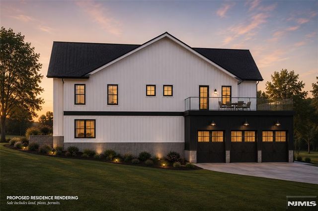 10 Deerfield Drive, Woodcliff Lake, NJ 07677
