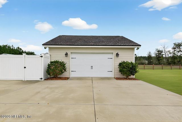 37575 KINGS FERRY Road, Hilliard, FL 32046