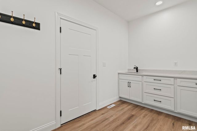 5223 Verdant Lane, Springfield, IL 62711