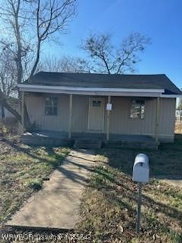 511 S Walnut Place, Sallisaw, OK 74955