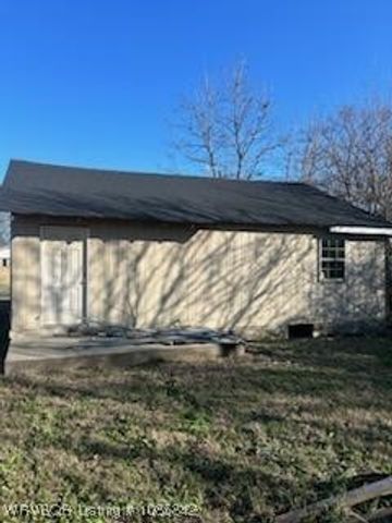 511 S Walnut Place, Sallisaw, OK 74955