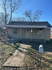 511 S Walnut Place, Sallisaw, OK 74955