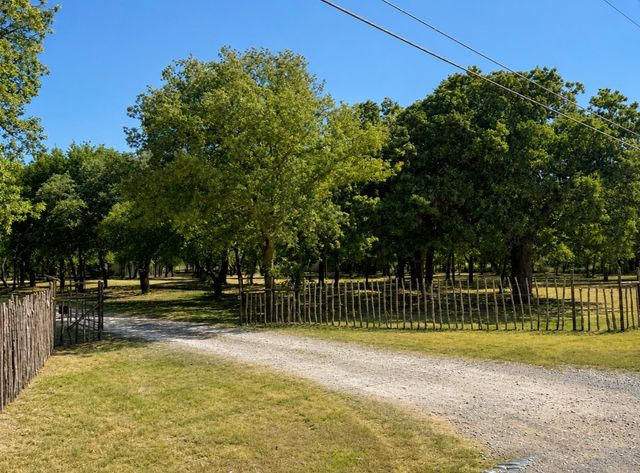 655 Hobson Bend Road, Weatherford, TX 76088