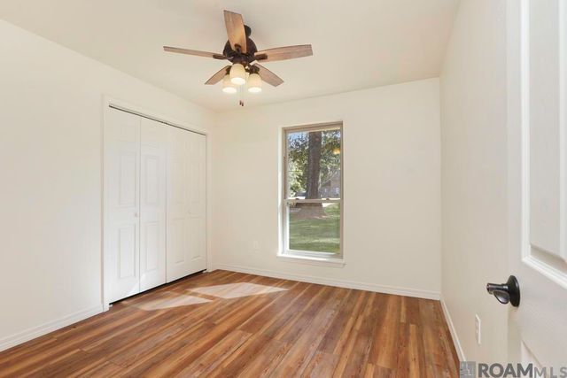 911 Hatchell Ln, Denham Springs, LA 70726