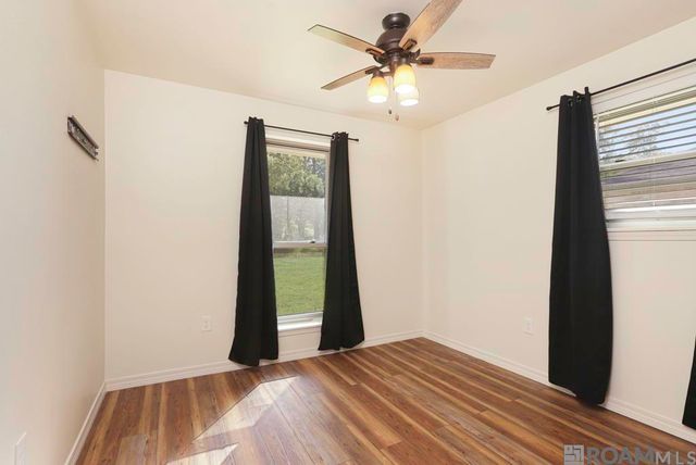 911 Hatchell Ln, Denham Springs, LA 70726