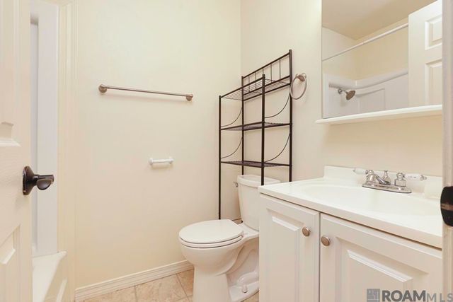 911 Hatchell Ln, Denham Springs, LA 70726