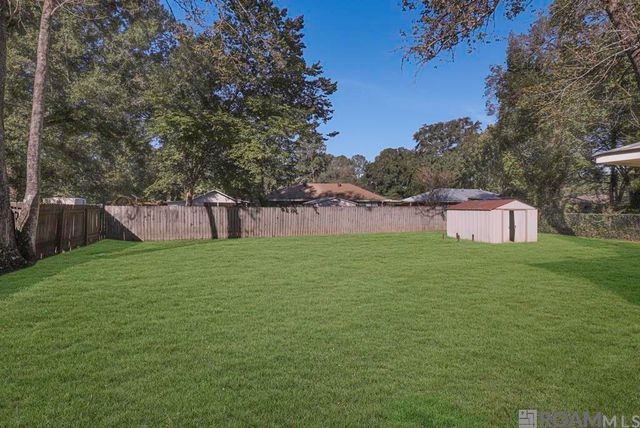 911 Hatchell Ln, Denham Springs, LA 70726