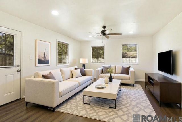 911 Hatchell Ln, Denham Springs, LA 70726