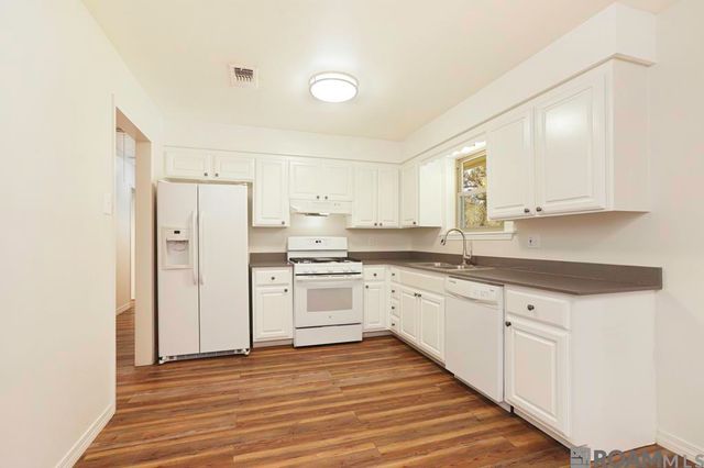 911 Hatchell Ln, Denham Springs, LA 70726