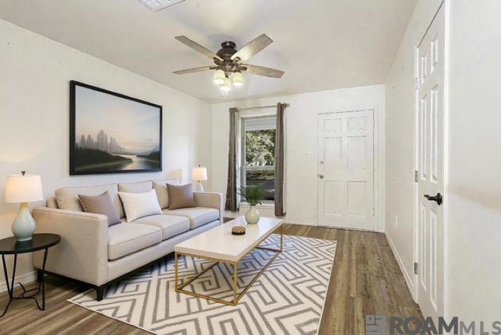 911 Hatchell Ln, Denham Springs, LA 70726