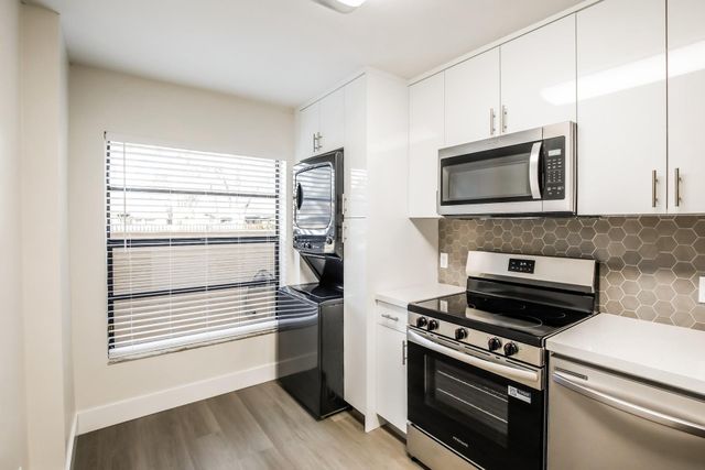 9732 NW 15th St 306, Pembroke Pines, FL 33024