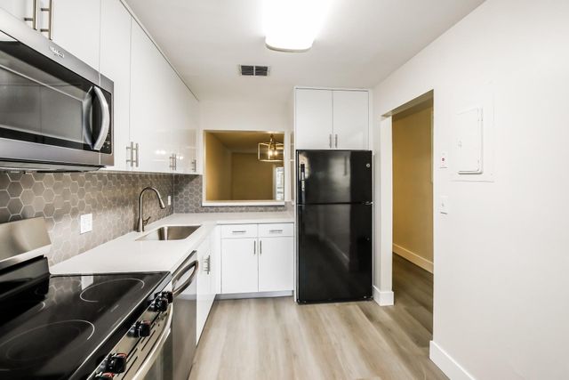 9732 NW 15th St 306, Pembroke Pines, FL 33024