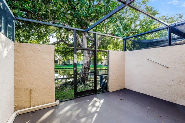 9732 NW 15th St 306, Pembroke Pines, FL 33024