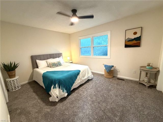 1563 Crescent Pointe LN, Virginia Beach, VA 23453