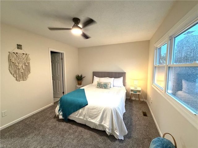 1563 Crescent Pointe LN, Virginia Beach, VA 23453