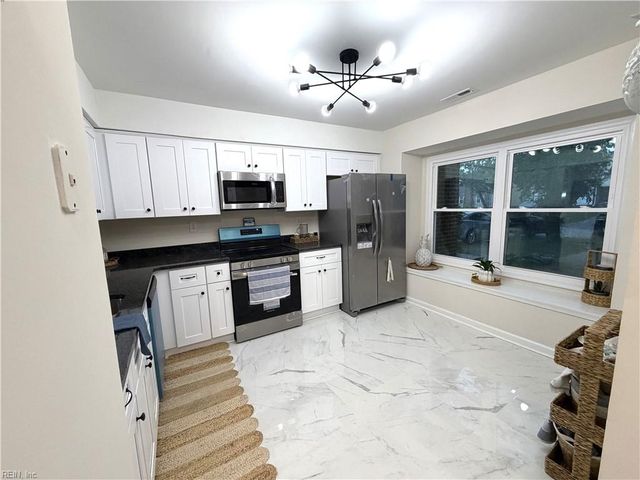 1563 Crescent Pointe LN, Virginia Beach, VA 23453