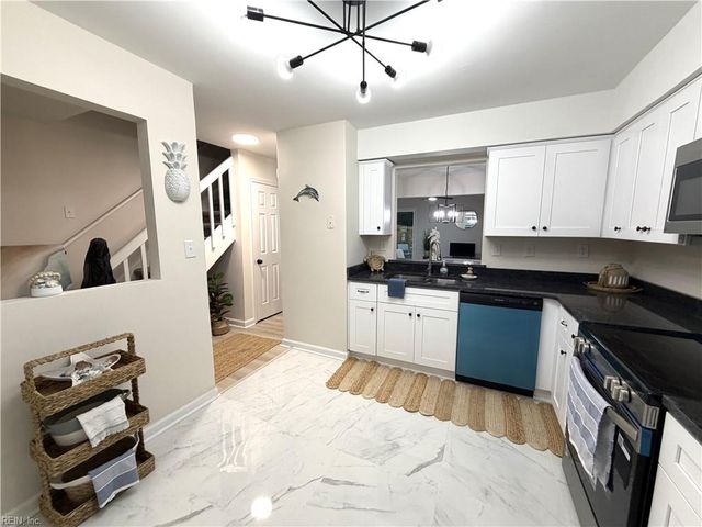 1563 Crescent Pointe LN, Virginia Beach, VA 23453