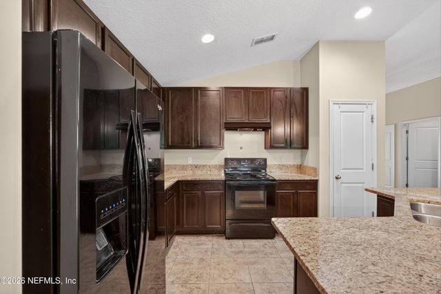 110 PIONEER Trail, Green Cove Springs, FL 32043