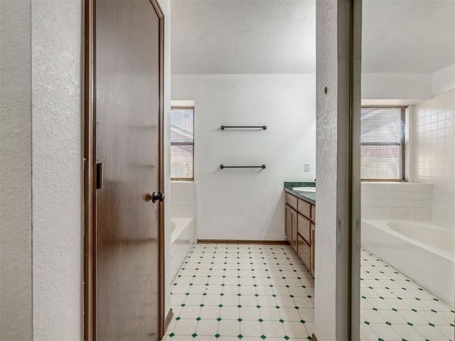 10832 Ashton Terrace, Midwest City, OK 73130