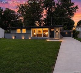 29444 Candlewood Lane, Southfield, MI 48076