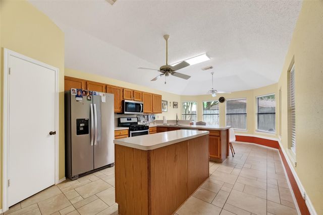 807 Forest Oaks Lane, Pearland, TX 77584