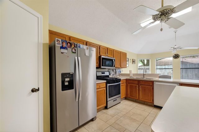 807 Forest Oaks Lane, Pearland, TX 77584