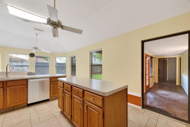 807 Forest Oaks Lane, Pearland, TX 77584