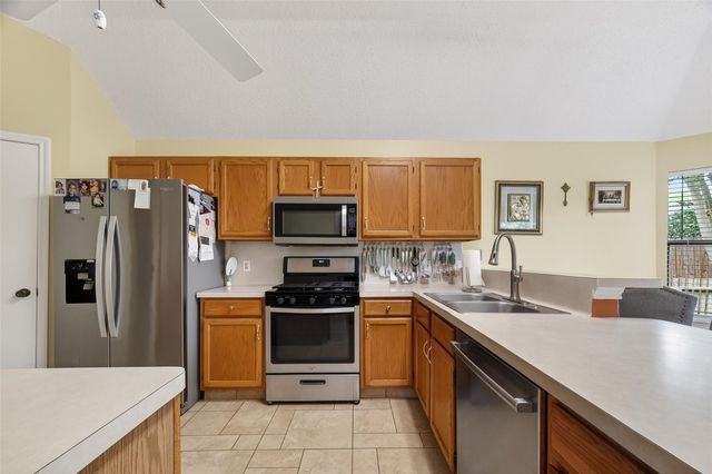 807 Forest Oaks Lane, Pearland, TX 77584