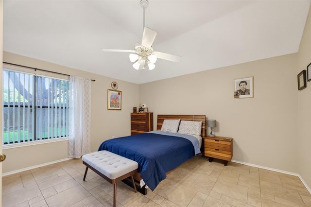 807 Forest Oaks Lane, Pearland, TX 77584