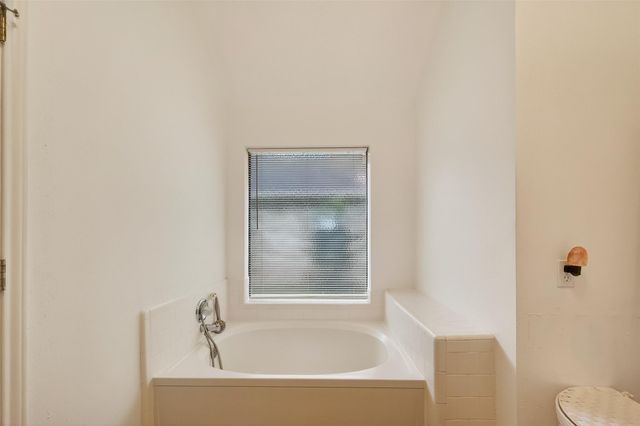 807 Forest Oaks Lane, Pearland, TX 77584