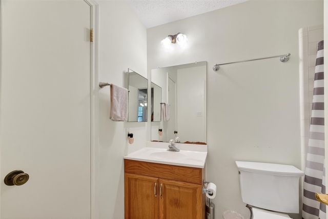 807 Forest Oaks Lane, Pearland, TX 77584