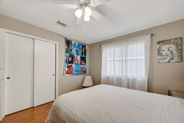 807 Forest Oaks Lane, Pearland, TX 77584