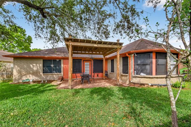 807 Forest Oaks Lane, Pearland, TX 77584