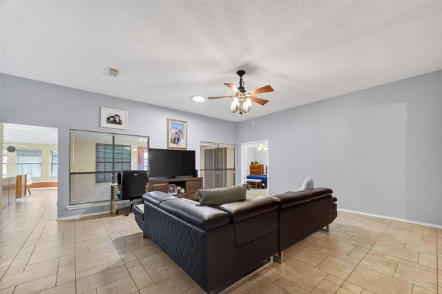 807 Forest Oaks Lane, Pearland, TX 77584