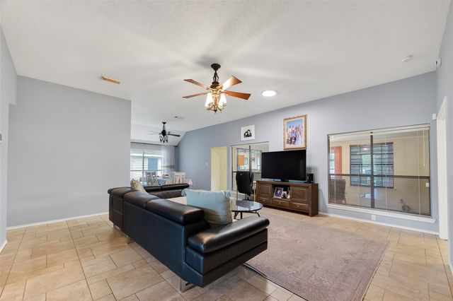 807 Forest Oaks Lane, Pearland, TX 77584