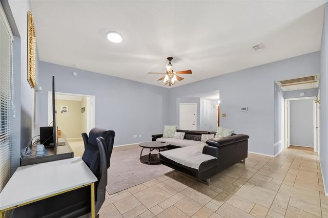 807 Forest Oaks Lane, Pearland, TX 77584