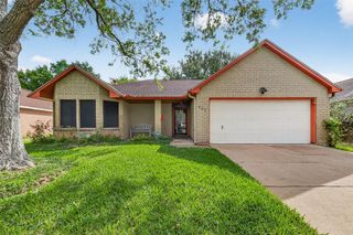 807 Forest Oaks Lane, Pearland, TX 77584