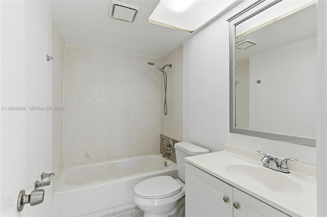 6705 N Kendall Dr 306, Pinecrest, FL 33156