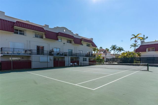 6705 N Kendall Dr 306, Pinecrest, FL 33156