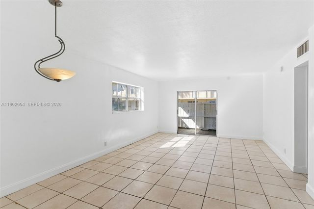 6705 N Kendall Dr 306, Pinecrest, FL 33156