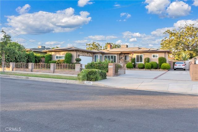 9300 Cayuga Avenue, Los Angeles, CA 91352