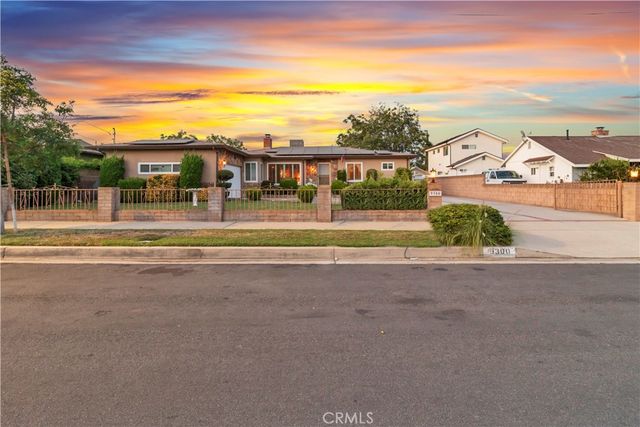 9300 Cayuga Avenue, Los Angeles, CA 91352