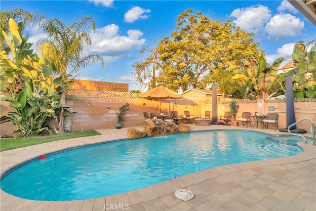 9300 Cayuga Avenue, Los Angeles, CA 91352